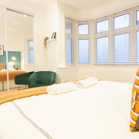 A Beautiful One Bedroom Flat With Garden & Parking ミル・ヒル エクステリア 写真